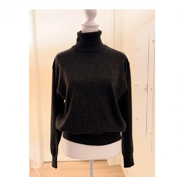 NWOT | Bloomingdale’s 100% Cashmere Women's Turtleneck | Size Medium - Picture 2 of 7